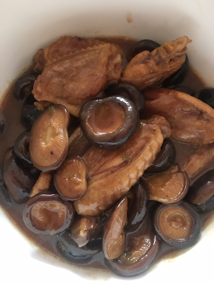 香菇鸡翅的做法