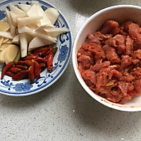 泡菜炒里脊肉的做法图解1