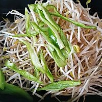 清爽一夏—绿豆芽榨菜丝的做法图解3