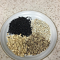 薏仁黑米藜麦养生粥的做法图解1