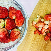 #餐桌上的春日限定#会爆浆的草莓酥的做法图解1