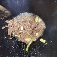 家常菜～～～草菇炒牛肉的做法图解4