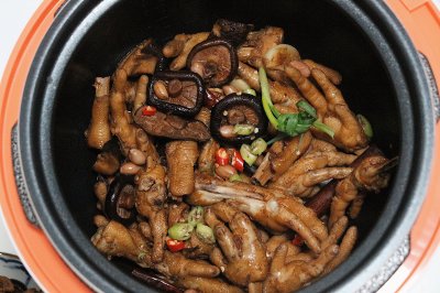不用开火就吃上香糯可口的花生鸡爪