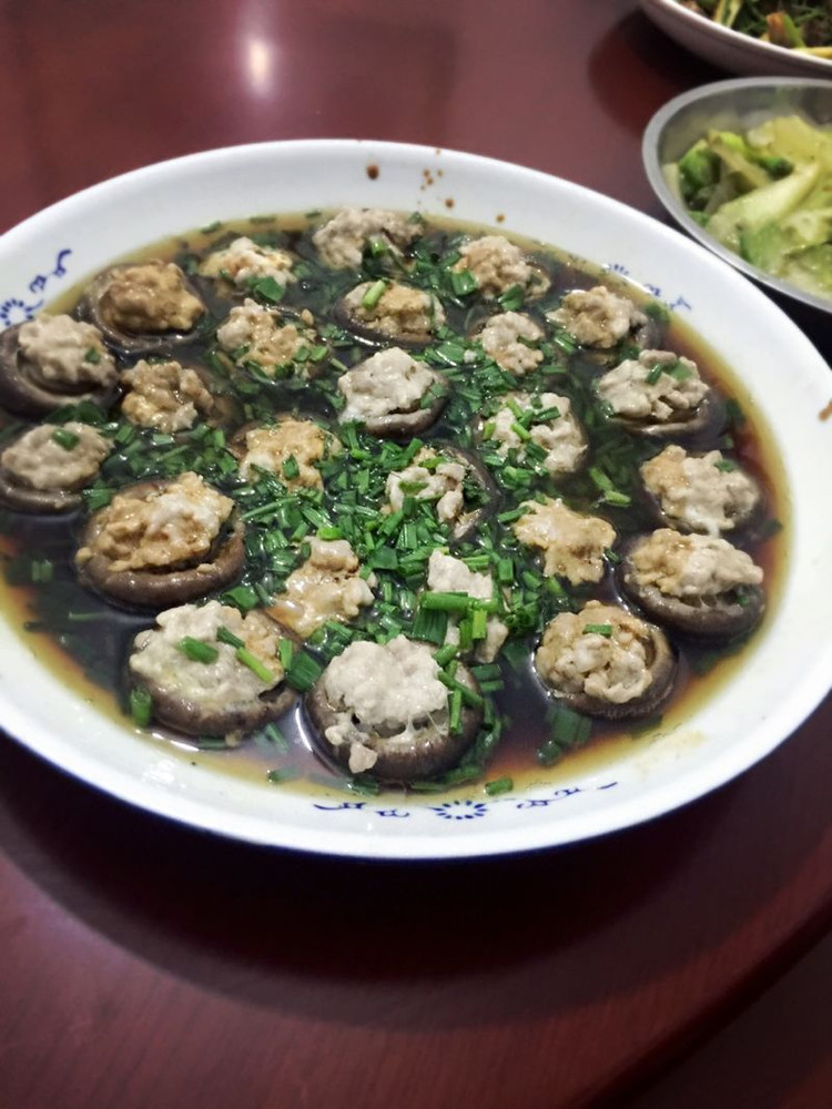 蘑菇添肉的做法