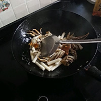 简易版螃蟹炒年糕的做法图解6