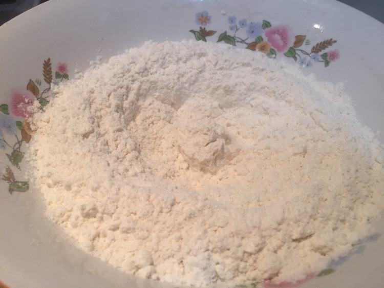 鸡蛋芝麻小麻花的做法图解1