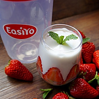 草莓季的草莓酸奶#易极优DIY酸奶#的做法图解4