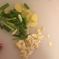 蒜苔炒肉的做法图解1
