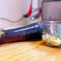 蒜香烤茄子，赛过烧烤店的做法图解1