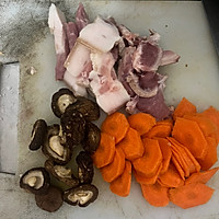 胡萝卜闷饭的做法图解1