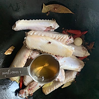 完美复刻网红版周黑鸭翅的做法图解4