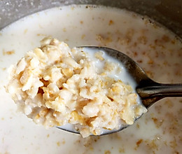 5分钟快速健康早餐-牛奶燕麦片