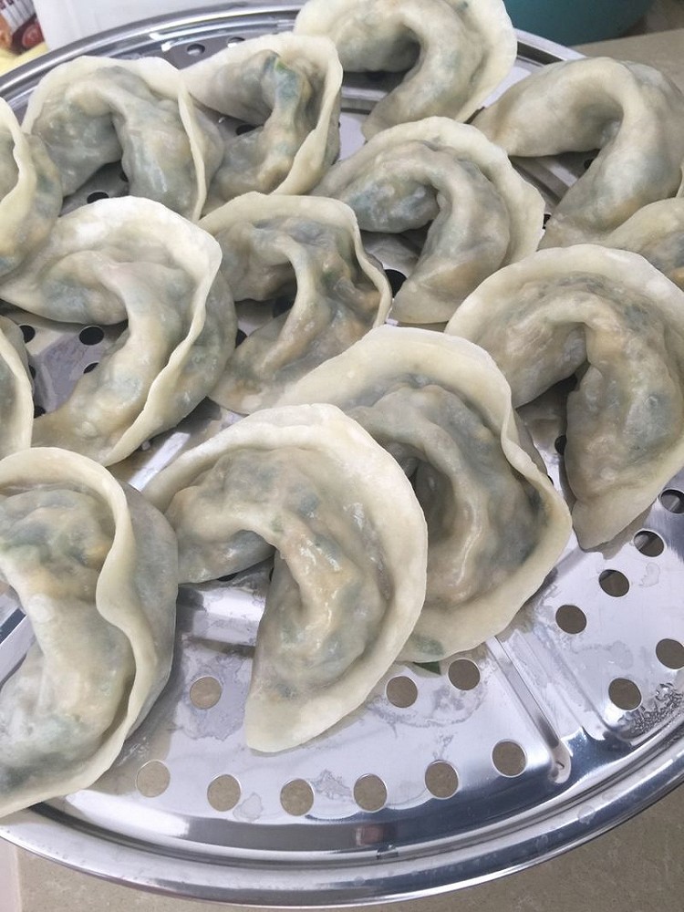蒸韭菜鸡蛋粉丝饺子的做法
