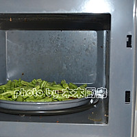 微波炉版干煸豆角的做法图解2