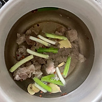 清炖牛肉萝卜汤的做法图解4