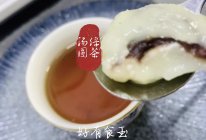 绿茶汤圆，先苦涩再甜糯最后是回甘，口齿生津！