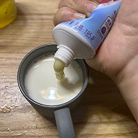 大红袍青提鲜奶茶的做法图解3
