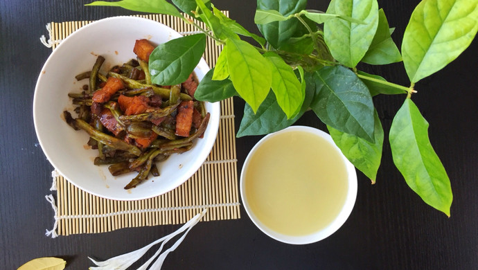 五花肉闷豆角
