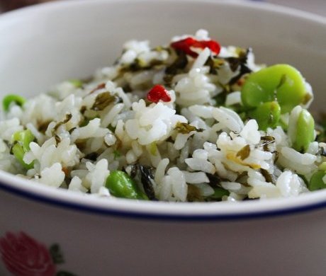 雪菜蚕豆炒饭