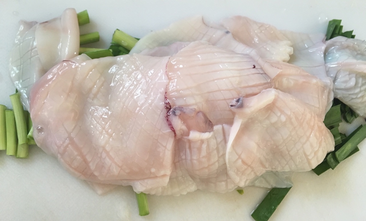 葱爆笔管鱼怎么做_葱爆笔管鱼的做法_豆果美食