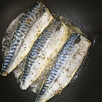 香煎挪威鲐鱼(青花鱼)的做法图解4