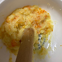 土豆虾仁饼的做法图解3