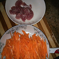 瘦肉炒胡萝卜（孕妇菜谱）补充维生素的做法图解1