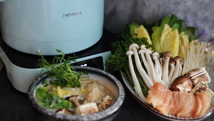 温润清新的味增杂菌豆乳锅