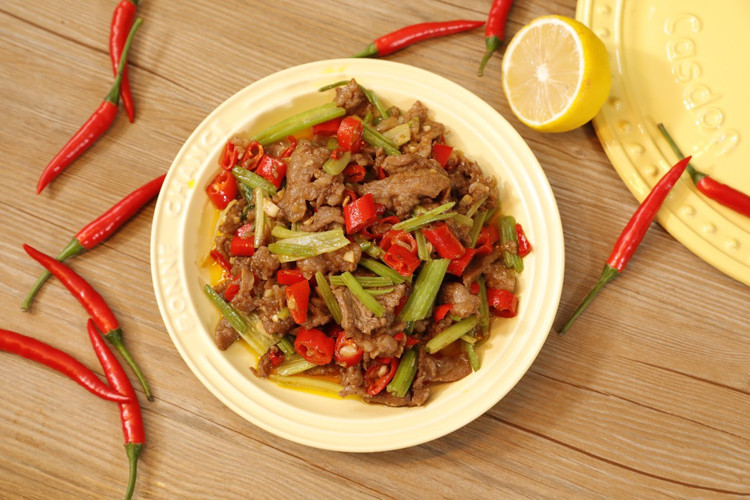 快手小炒黄牛肉-凯度珐琅锅的做法