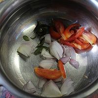 chicken rasam的做法图解1