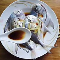 #快手又营养，我家的冬日必备菜品#椒盐鲳鱼的做法图解9