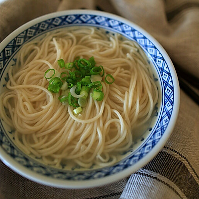 鸡骨高汤和鸡汤面