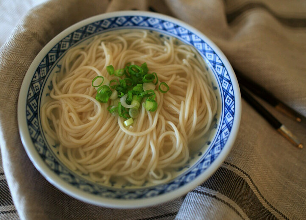 鸡骨高汤和鸡汤面