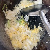 #夏日开胃餐#剩米饭的新吃法-海苔香肠蛋炒饭的做法图解3