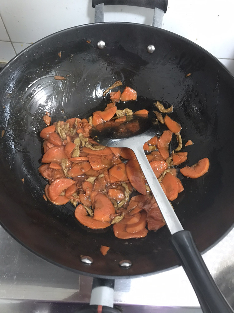 胡萝卜片炒肉丝的做法