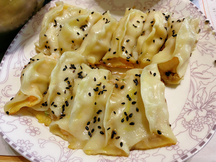 虾仁锅贴的做法