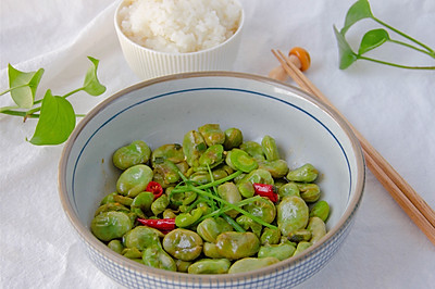 低调美味的葱香蚕豆