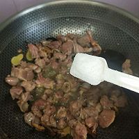 养气补血的营养粥:鸽子排骨红米粥的做法图解9