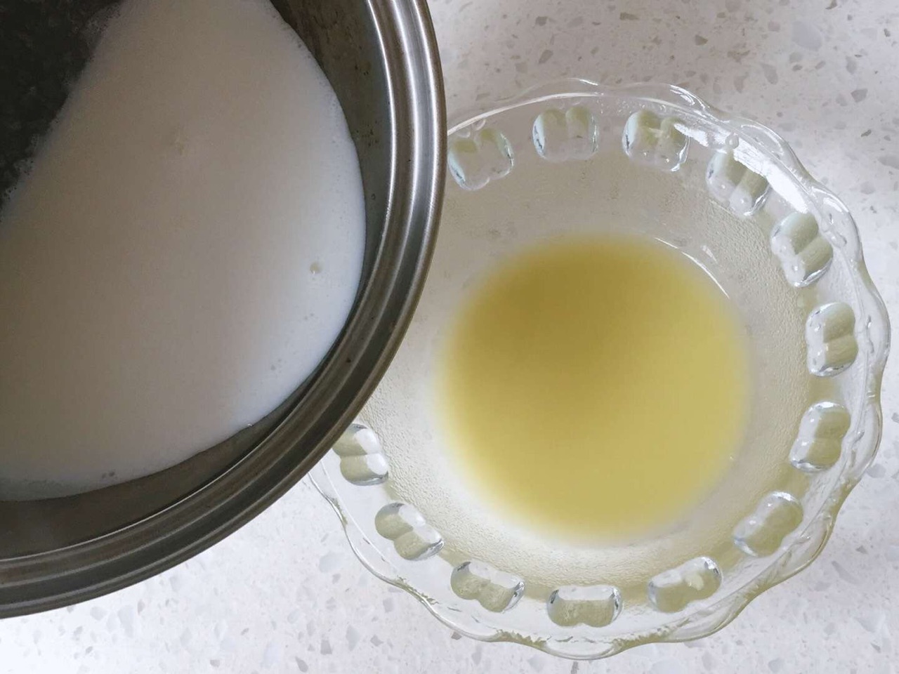 《向往的生活中》黄小厨的姜汁撞奶太好吃了，入口即化，超滑嫩_做法