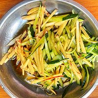 #皇后红玫瑰花式做法#苹果拌黄瓜的做法图解5