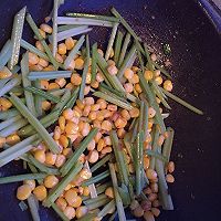 玉米香芹虾的做法图解7