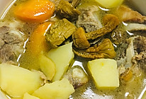 姬松茸炖土豆小排的做法