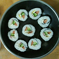 寿司(含有寿司醋的做法和卷寿司的技巧)的做法图解9