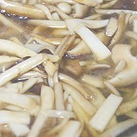 围山公社浏阳菜：茶油焖杂菌的做法图解4