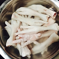 辣卤凤爪的做法图解1