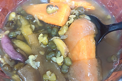 绿豆藕粉地瓜红糖水