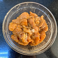 蒜苔炒肉的做法图解1