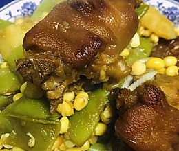 家庭版黄豆芽炖猪蹄的做法