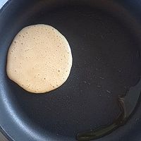 香蕉鸡蛋小饼的做法图解3