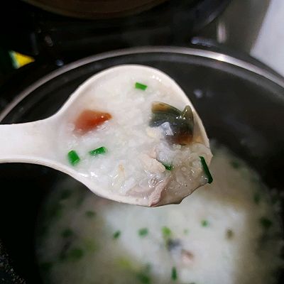 不腥的懒人皮蛋瘦肉粥